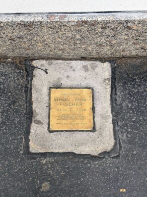 Steine der Erinnerung für die Urgroßeltern; Foto: Eli Hochberg